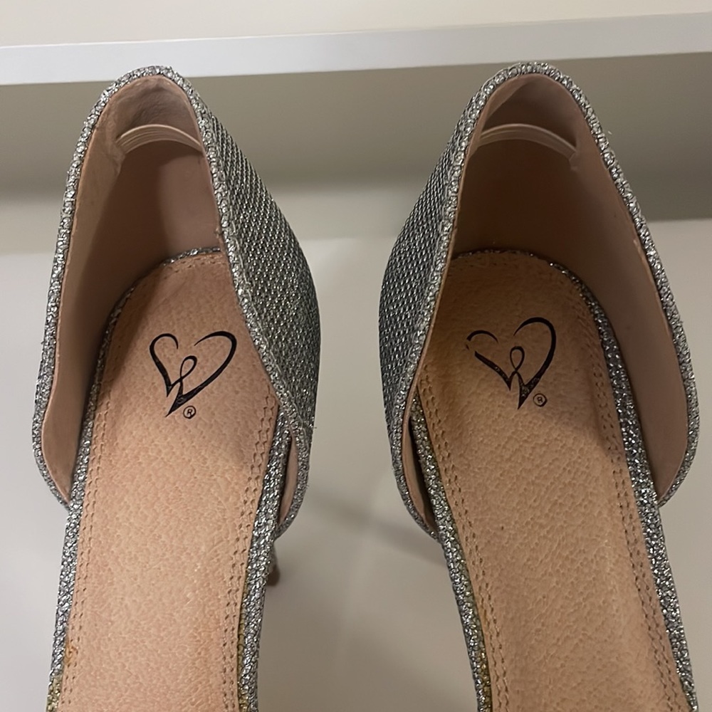 Windsor Silver Pointed Toe Heels - Size 7.5 - Picture 3 of 6